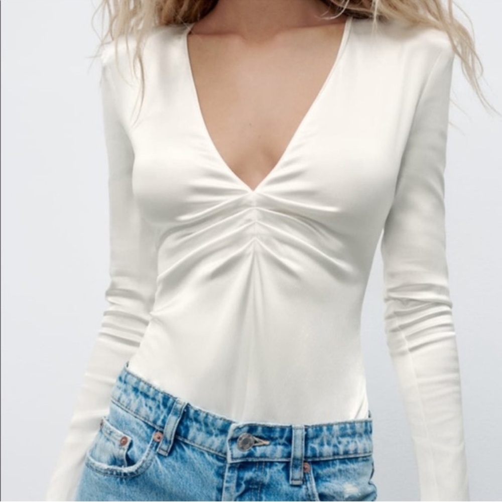 Zara Cream V-Neck Long Sleeve Bodysuit